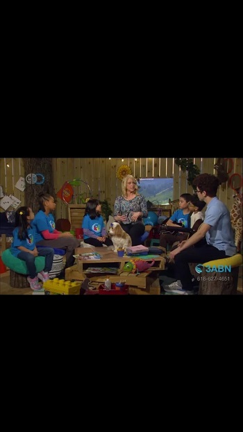 Download the best Live TV Android APK screenshot 2